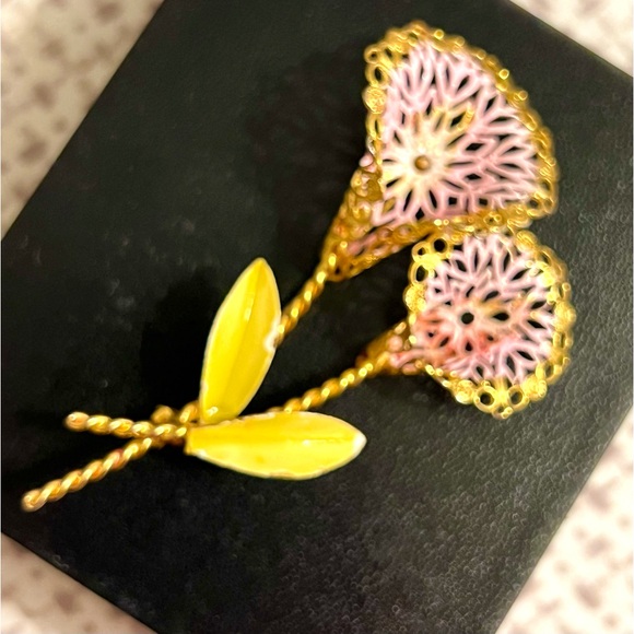 Gold-Tone Enamel Brooch/Pin Light Pink Flowers and Yellow Leaves, 3”L x 1.5”W - Picture 6 of 6
